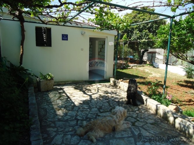 PREMANTURA, SAMOSTOJEĆA KUĆA ZA ODMOR