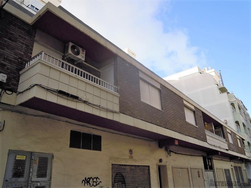 2 bedroom, 1 bathroom Apartment, (build..