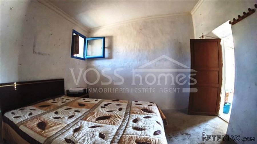 NEW LISTING - Amazing country property of 200 m² built on a.. - 10