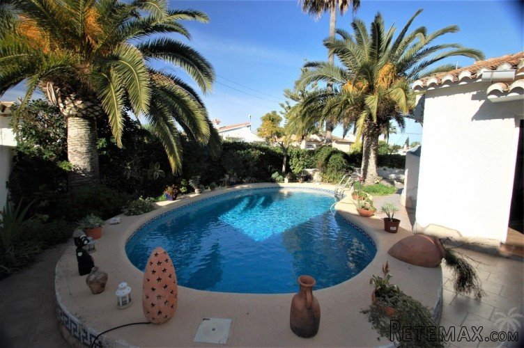This lovely detached villa located in Els Poblets is just.. - 2