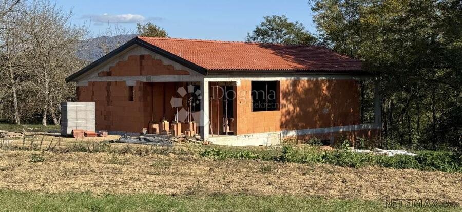 Prilika - kuća u roh-bau fazi u srcu Istre