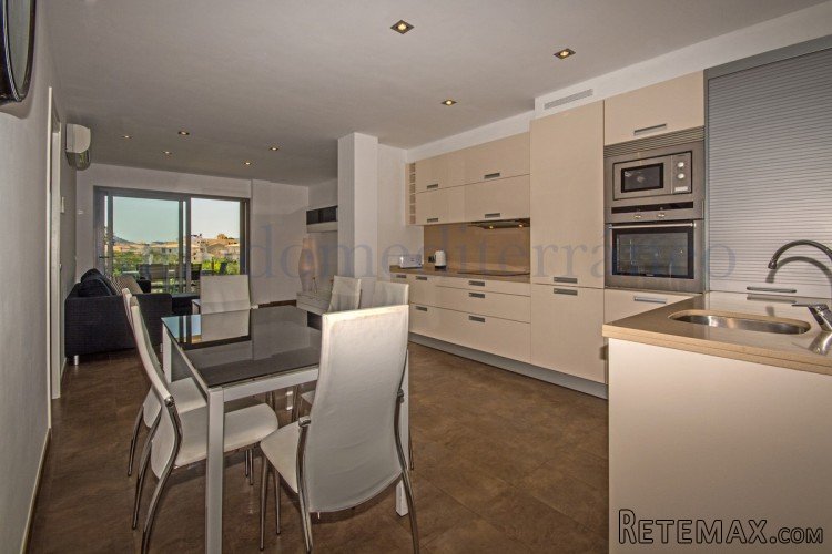 Contemporary apartment in a modern building with large.. - 4