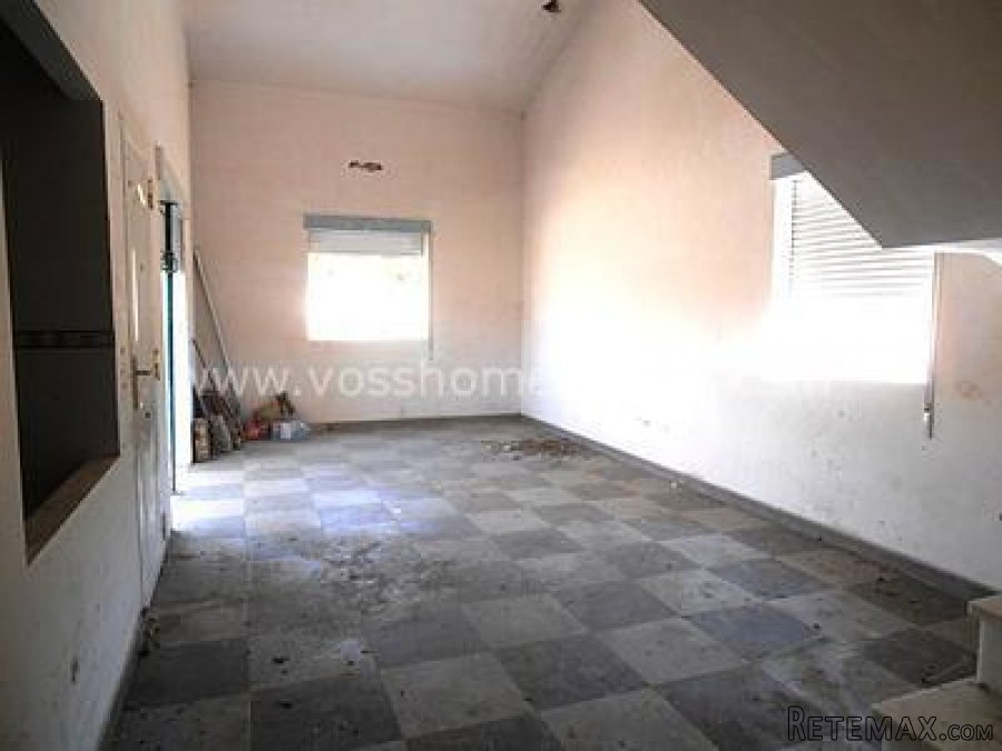 Villa that needs to be finished on a plot of 460m2. This.. - 4