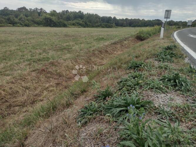 Pogodno za benzinsku pumpu ili trgovački centar