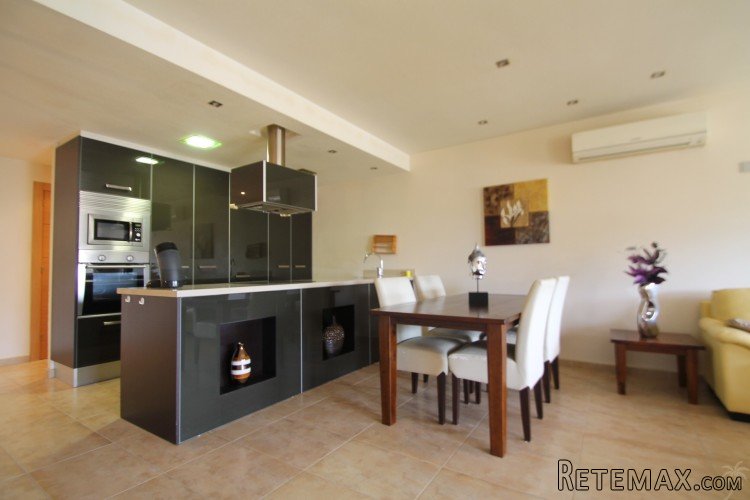 This beautiful spacious terraced house located on the east.. - 5