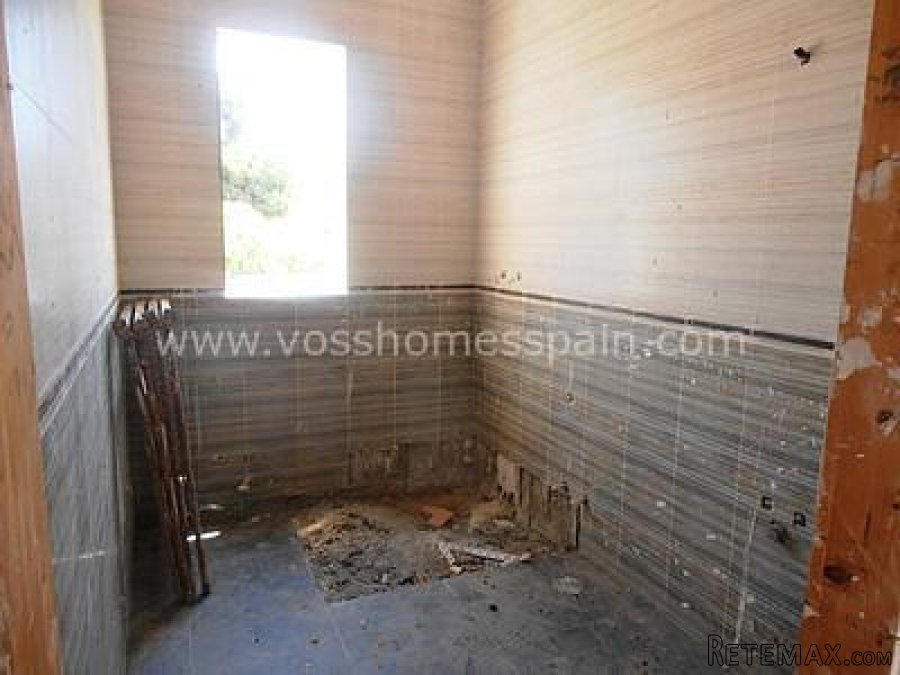 Villa that needs to be finished on a plot of 460m2. This.. - 5