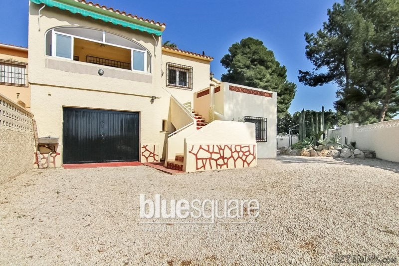 Good size 4 bedroom corner townhouse..