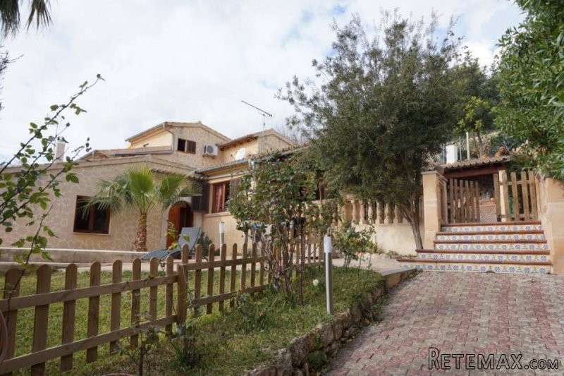 Lovely country home with pool and..