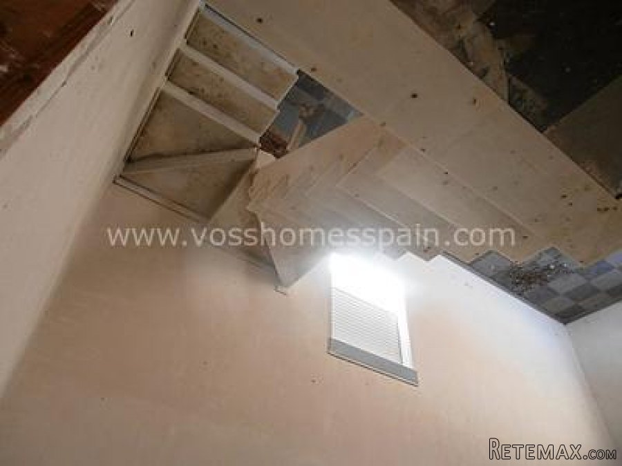 Villa that needs to be finished on a plot of 460m2. This.. - 9
