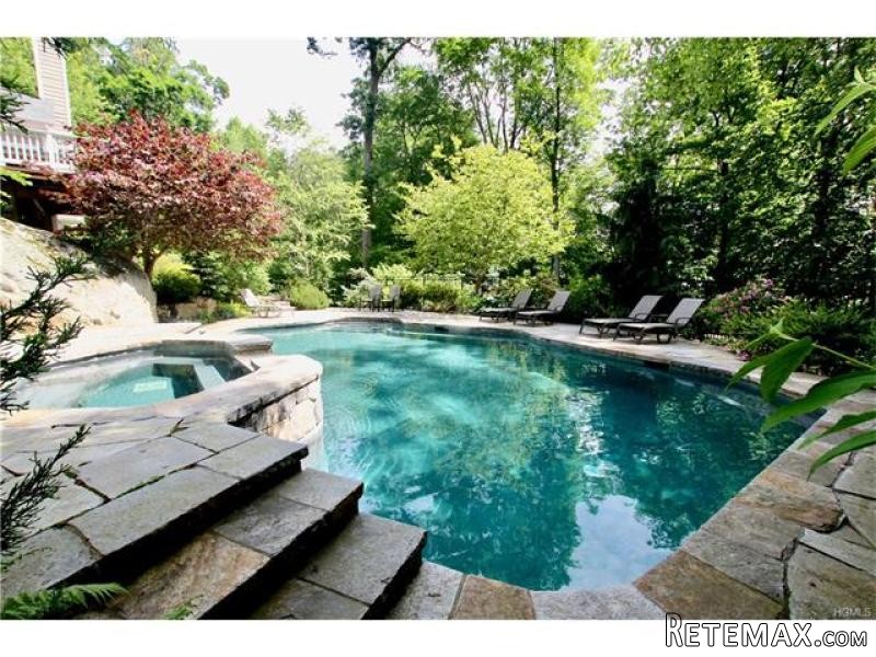 4 bedroom House For Sale: 33 Brundige.. - 2
