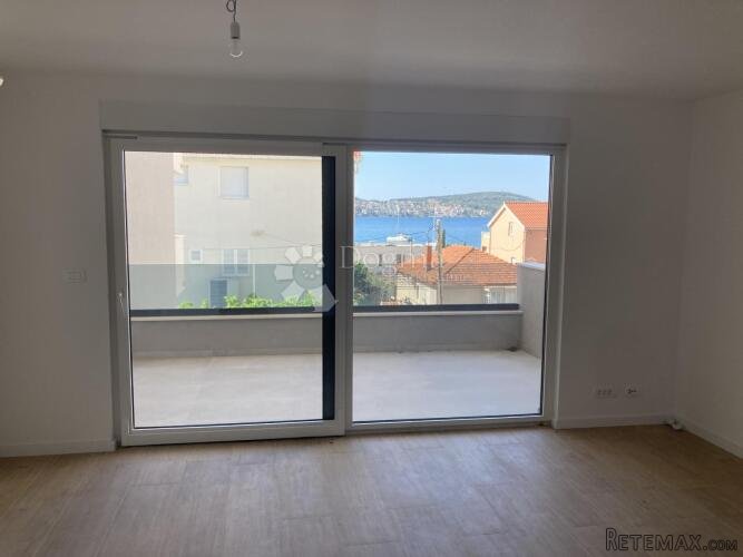 NOVOGRADNJA SEGET DONJI, TROSOBAN STAN – 150m OD MORA!! - 2