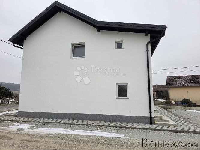 U popunosti renoviran stan sa okućnicom u Zlataru površine 1 - 2