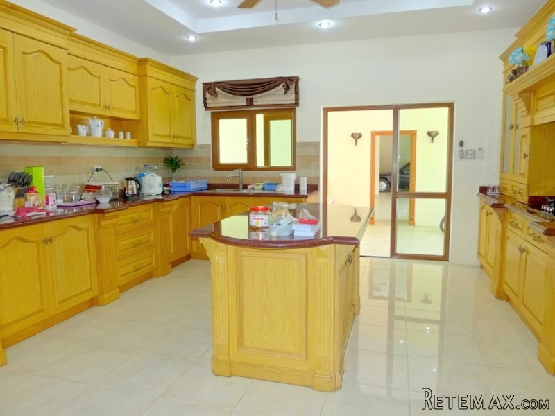 Tropical 4 plus bedroom pool estate on..