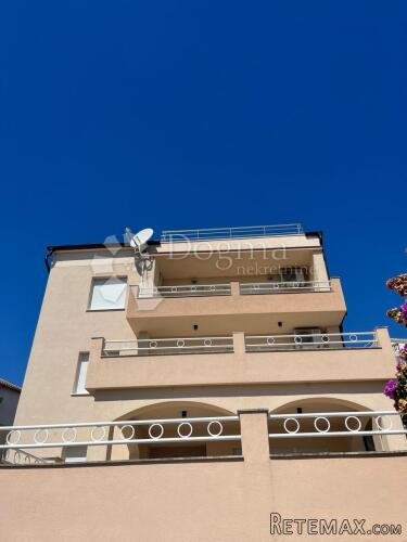 Predivna kuća za turističku namjenu- Seget Donji