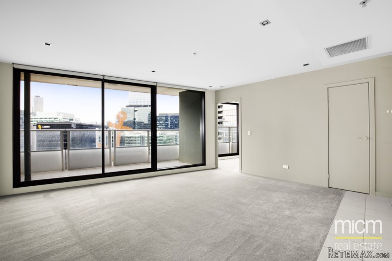Bright Victoria Point Pad Near Etihad..