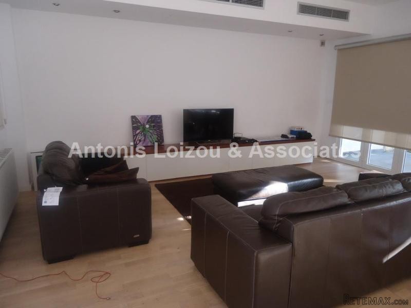 House for Rent in Town Centre - Walking..