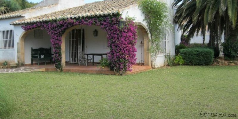 3 Bedroom, 2 Bathroom, Traditional.. - 2