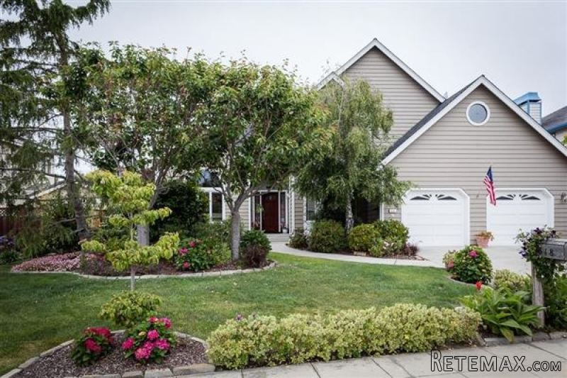 residence in desirable Highland Park