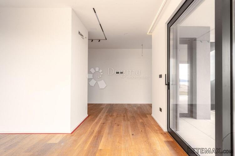 5★ LOVRAN – PRIZEMLJE S VRTOM I POGLEDOM! STAN 65,06 m², NAT - 2