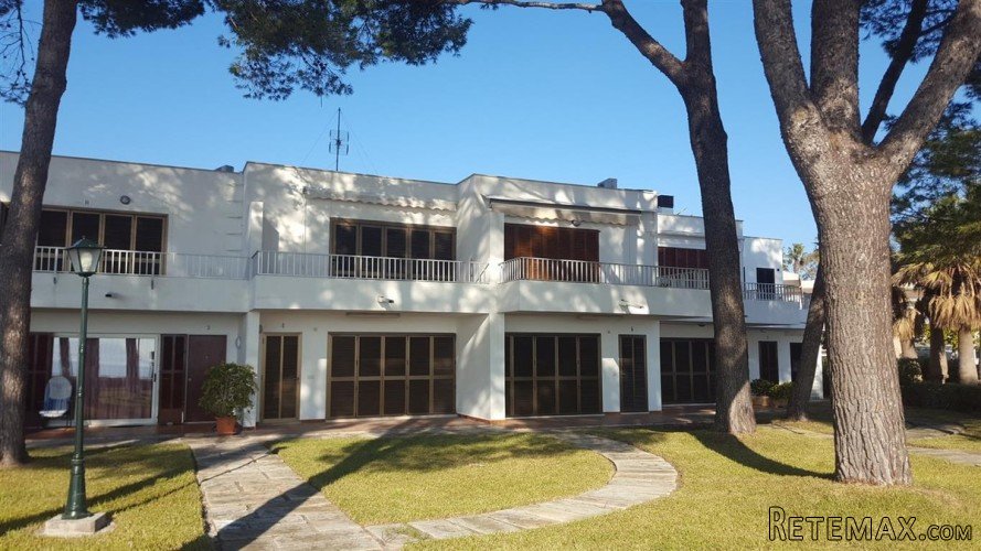 Fantastic first floor apartment right on the beach, on the.. - 4