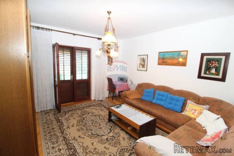 NOVIGRAD - 200m od mora, KUĆA sa 4 stambene jedinice