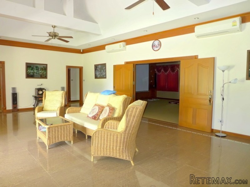 Tropical 4 plus bedroom pool estate on.. - 2