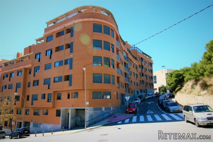 El apartamento se ubica muy cerca del centro de Alicante y..