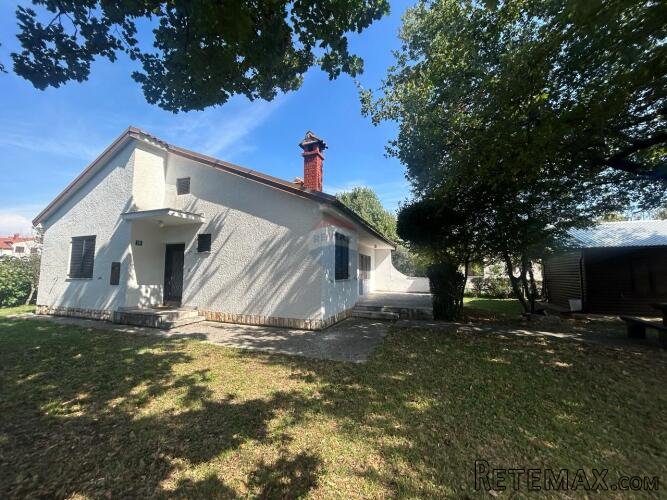 Poreč, samostojeća kuća sa objektom i velikim zemljištem 500