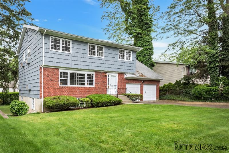 4 bedroom House For Sale: 30 Mohawk..