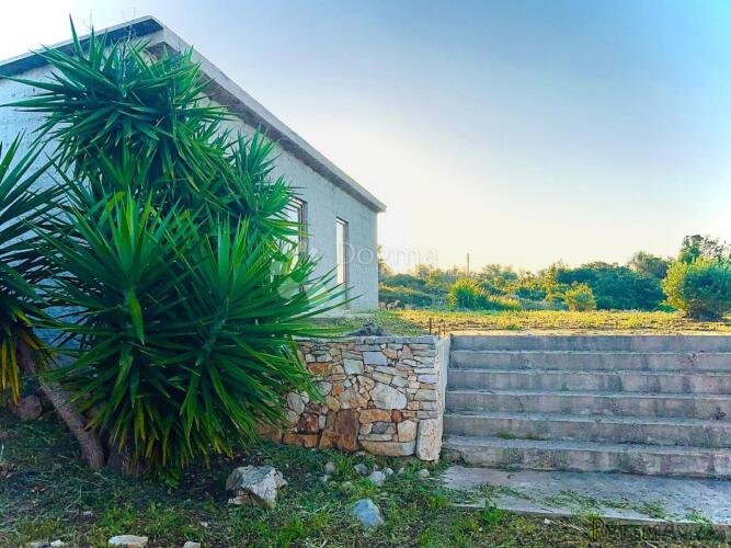 Kuća Šolta sa građevinskim zemljištem 2850m2