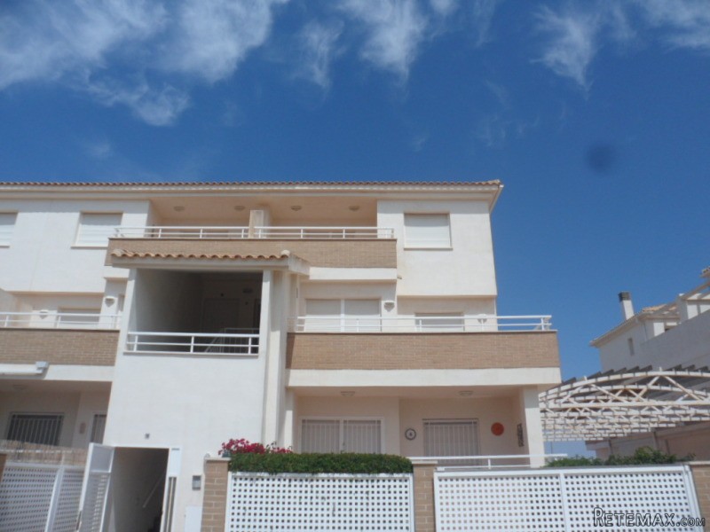 3 bedroom, 2 bathroom Apartment