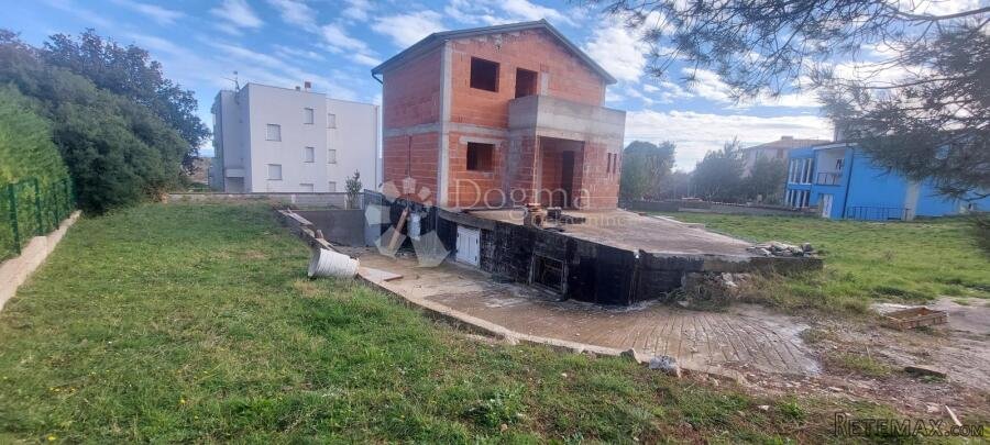 Kuća, roh bau, Ližnjan, pogled more - 12