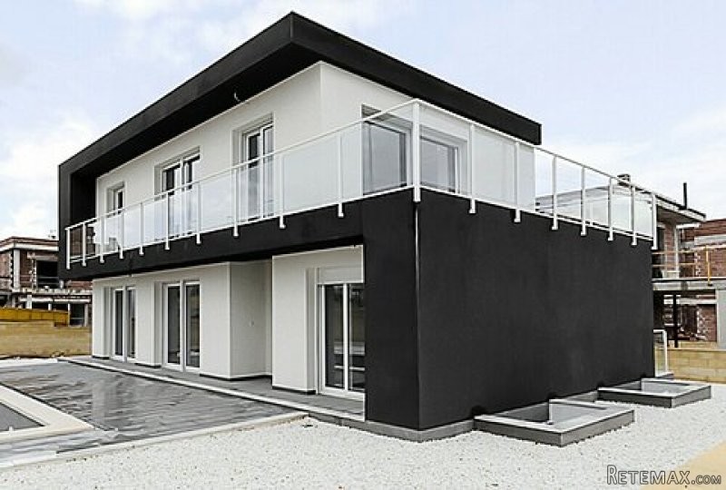* LARGE 3 BED DETACHED MODERN VILLAS