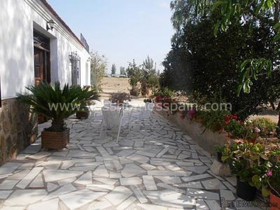 This is a lovely, old cortijo with many outbuildings.. - 2