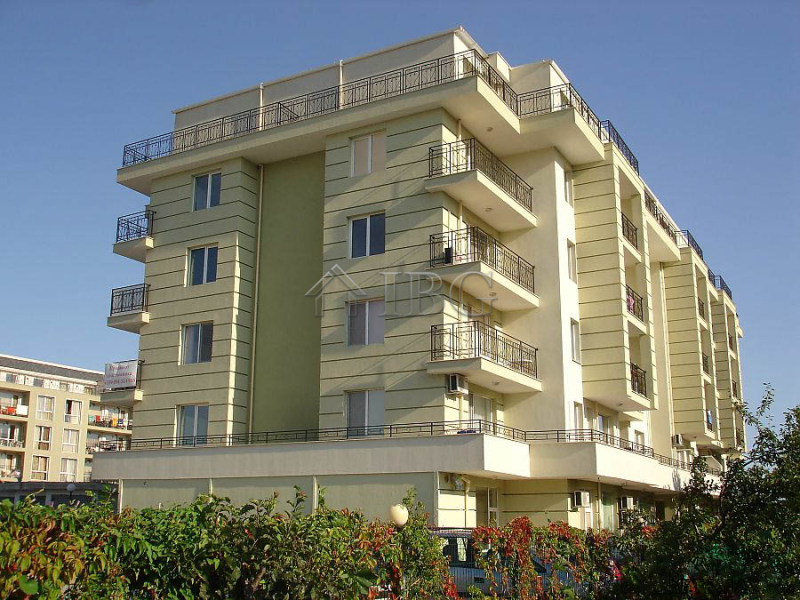 Beachfront 1-bedroom apartment with SEA..
