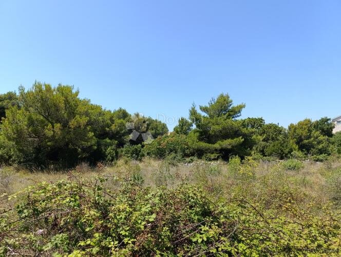 DRAGE (PAKOŠTANE) - GRAĐEVINSKO ZEMLJIŠTE 778m2
