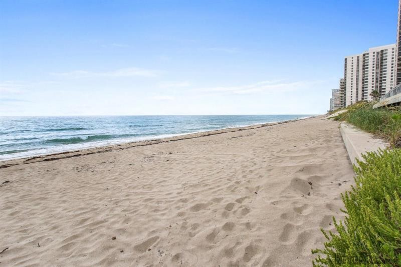 2 bedroom Residence For Sale: Singer..