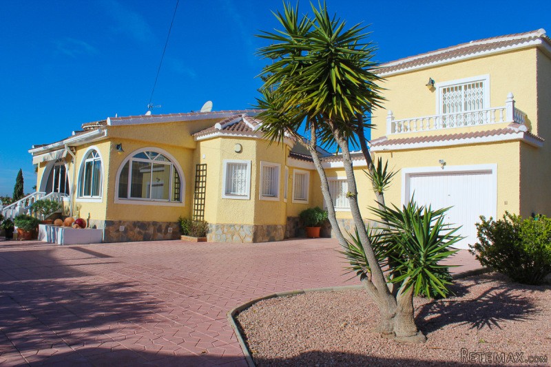 3 Bedrooms - Villa - Alicante - For Sale