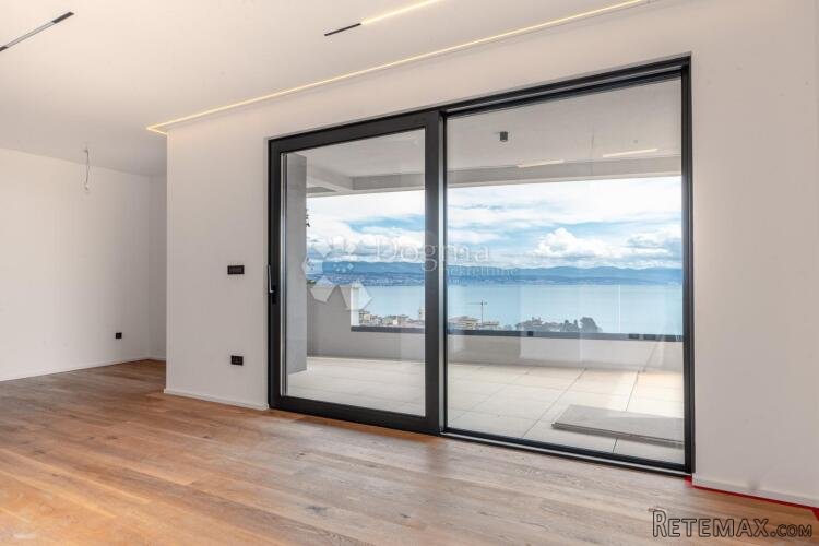 5★ LOVRAN: 65 m² + 22 m² NATKRIVENE TERASE + 143 m² DODATNOG - 2