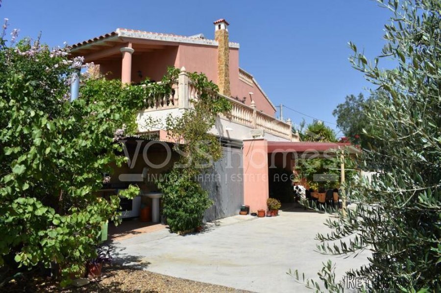 Huge two storey villa of 257m2 with 8m x 4m swimming pool.. - 2