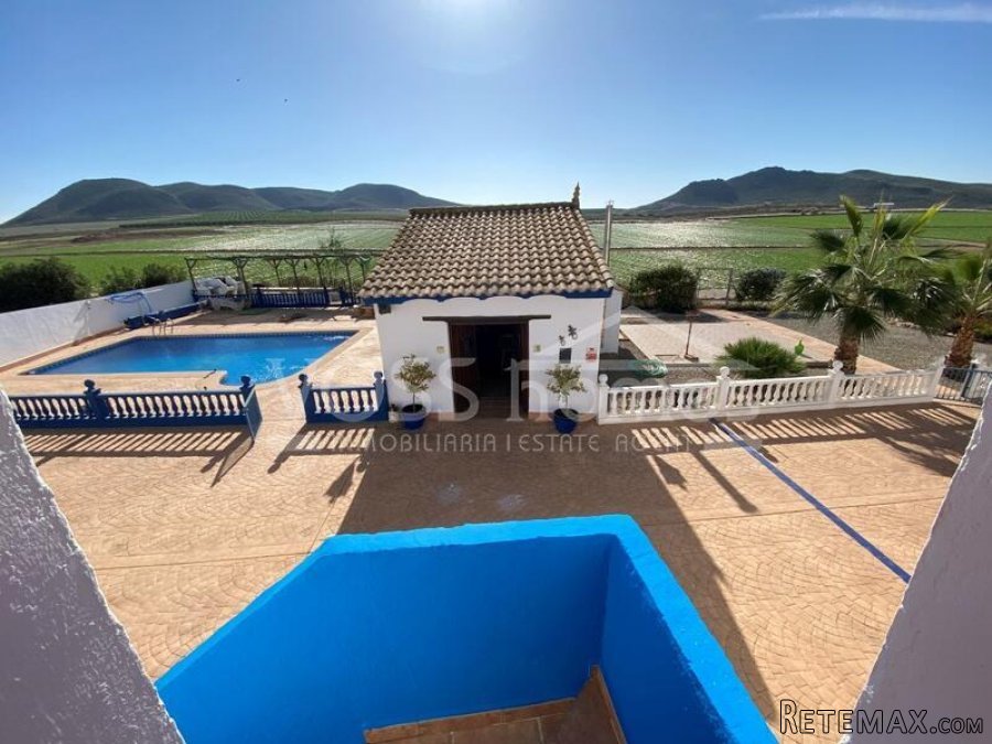 NEW LISTING TO VOSS HOMES - A huge, stunning, approx 490m2.. - 2
