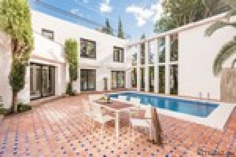 4 Bedrooms - Villa - Malaga - For Sale