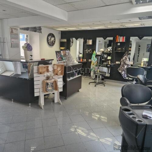 MALI LOŠINJ - ODLIČAN POSLOVNI PROSTOR NA GLAVNOM TRGU