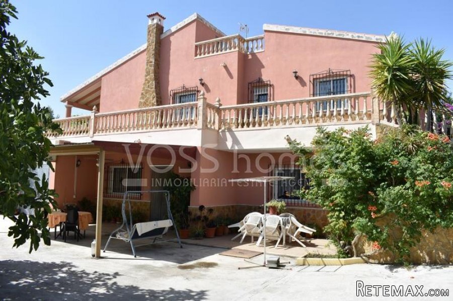 Huge two storey villa of 257m2 with 8m x 4m swimming pool.. - 4