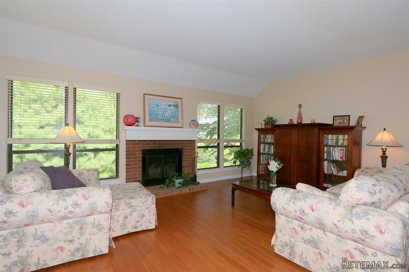 1 bedroom House For Sale: 547 Heritage.. - 2