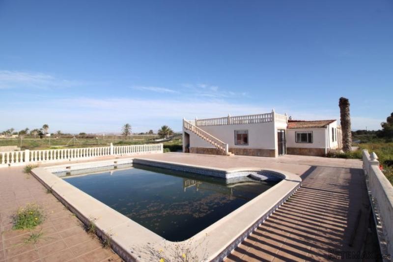 2.5kms from beach 4bed 3bath villa w/..