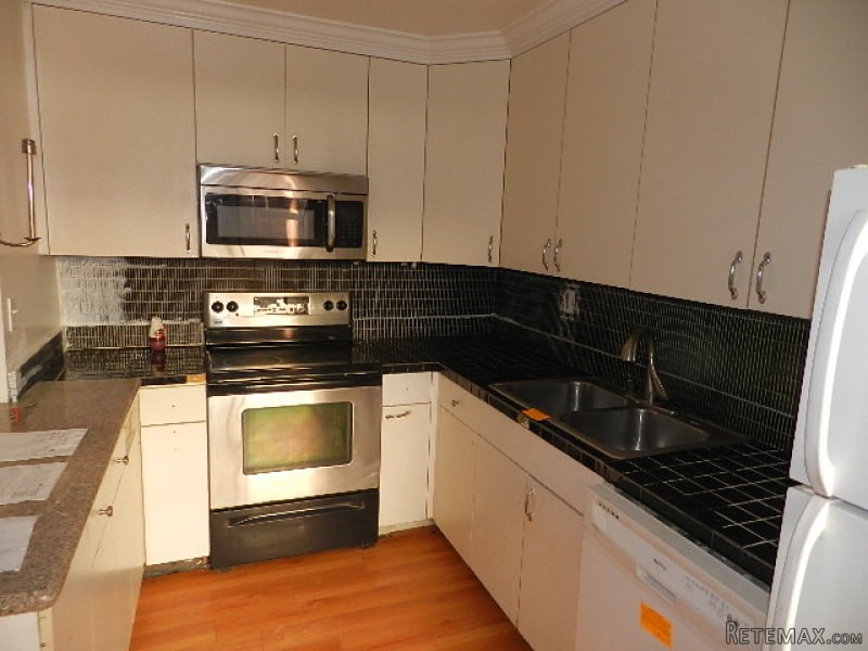 7300 K17 Lennox Ave Van Nuys, CA, 91405.. - 2