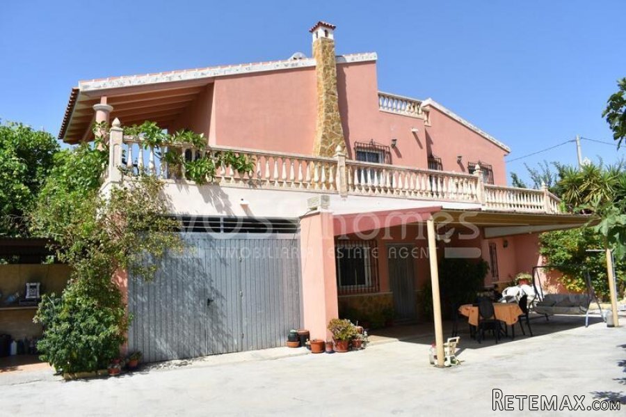 Huge two storey villa of 257m2 with 8m x 4m swimming pool.. - 5
