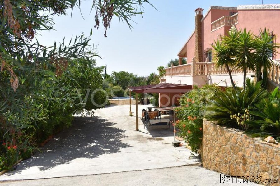Huge two storey villa of 257m2 with 8m x 4m swimming pool.. - 6