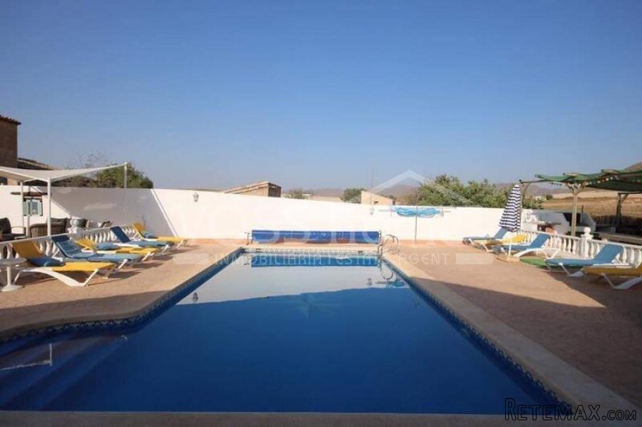 NEW LISTING TO VOSS HOMES - A huge, stunning, approx 490m2.. - 6